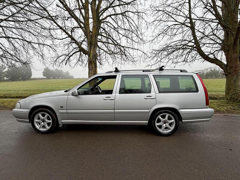 Used Volvo V70 2000 for sale - 77409088: Photo 9