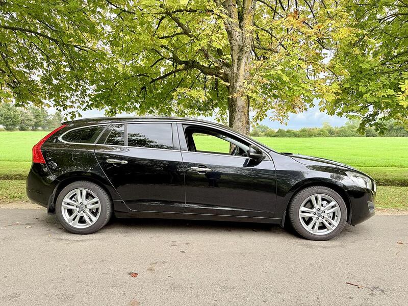 Used Volvo V60 2025 for sale - 77264071: Photo 2