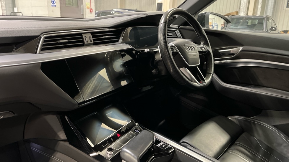 Used Audi e-tron 2021 for sale - 76868541: Photo 2