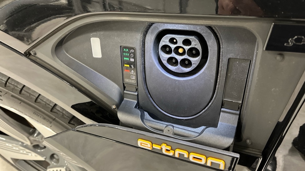 Used Audi e-tron 2021 for sale - 76868541: Photo 22