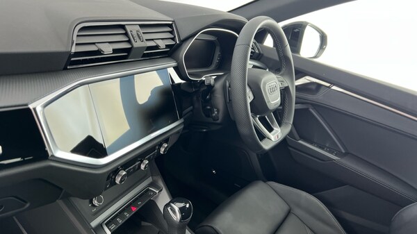Used Audi Q3 2025 for sale - 76172300: Photo 2