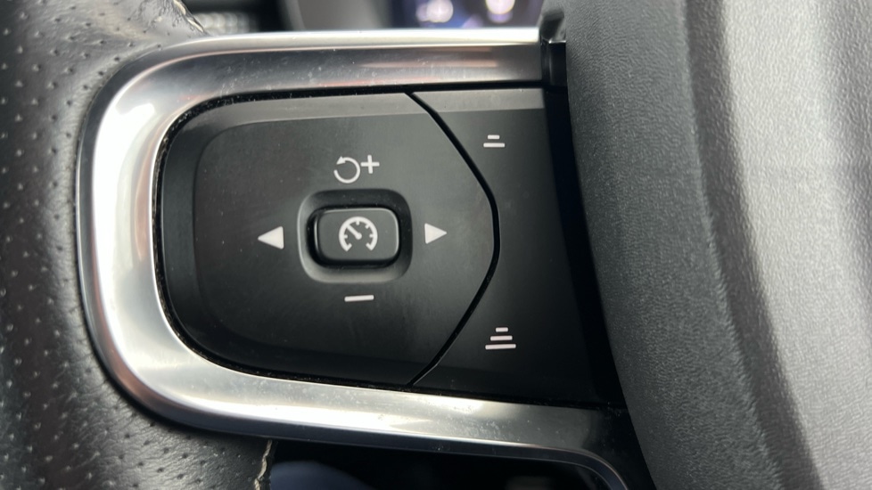 Used Volvo XC40 2020 for sale - 76140380: Photo 37