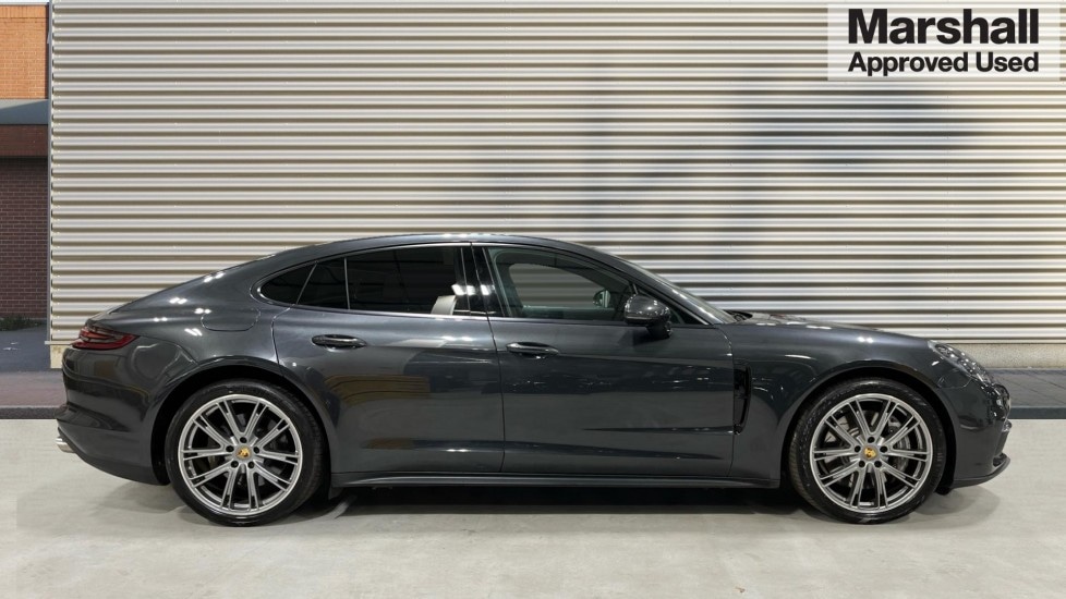 Used Porsche Panamera 2018 for sale - 76928015: Photo 2