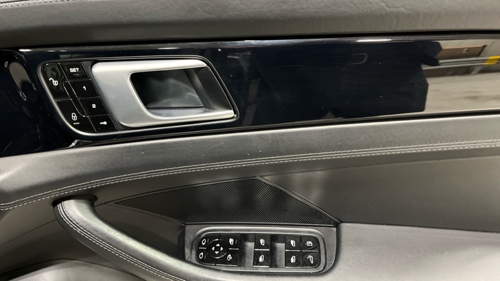 Used Porsche Panamera 2018 for sale - 76928015: Photo 30