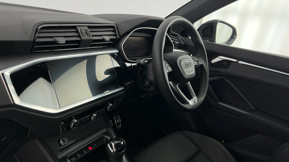 Used Audi Q3 2025 for sale - 76842180: Photo 2