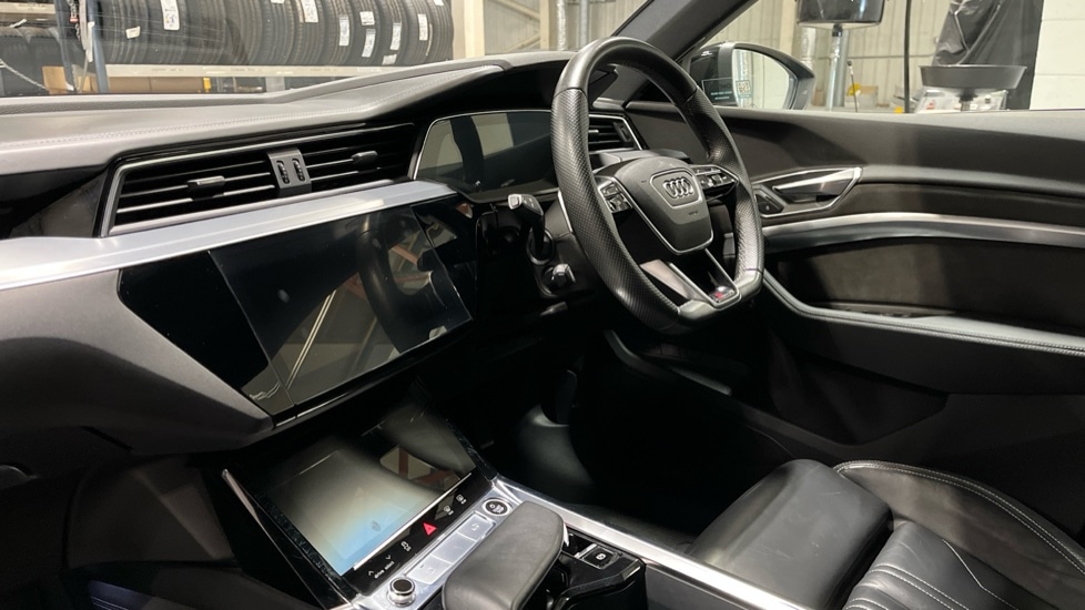 Used Audi e-tron 2021 for sale - 76025288: Photo 2