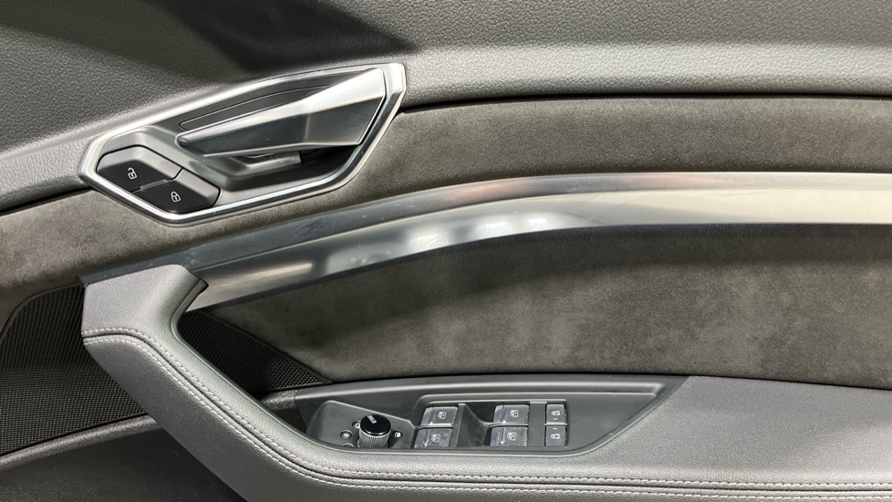 Used Audi e-tron 2021 for sale - 76025288: Photo 28