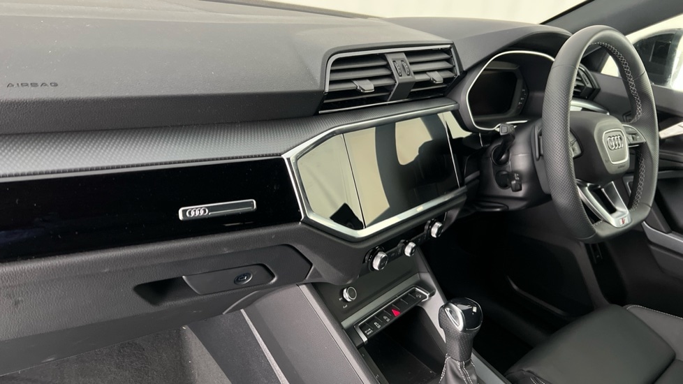 Used Audi Q3 2025 for sale - 76870651: Photo 2