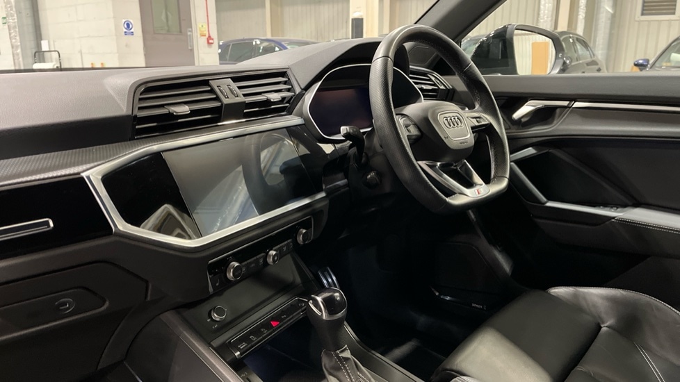 Used Audi Q3 2022 for sale - 76602874: Photo 2