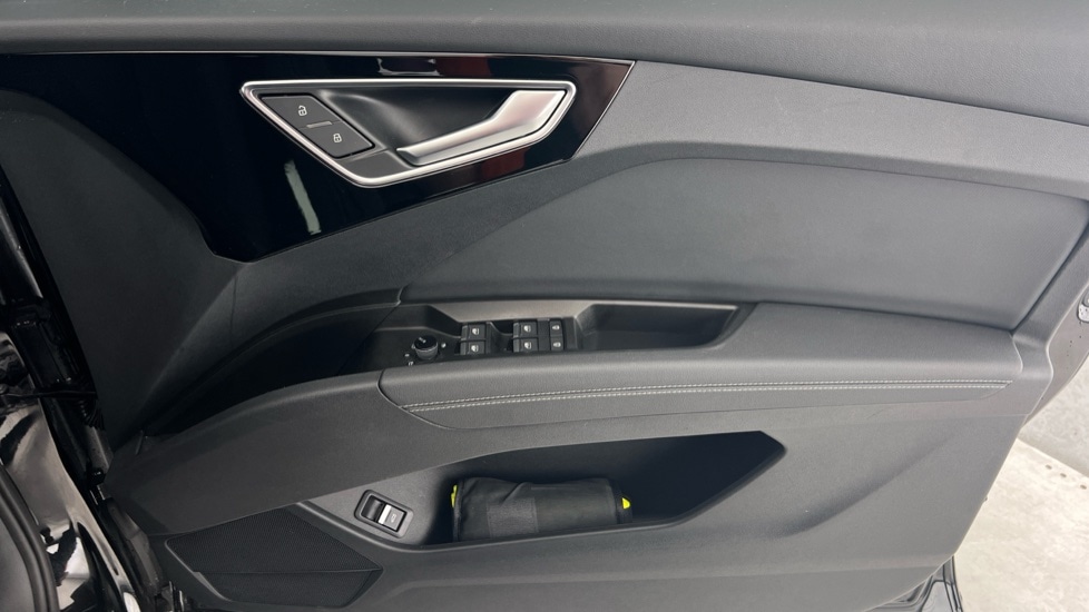 Used Audi Q4 e-tron 2024 for sale - 77050965: Photo 31