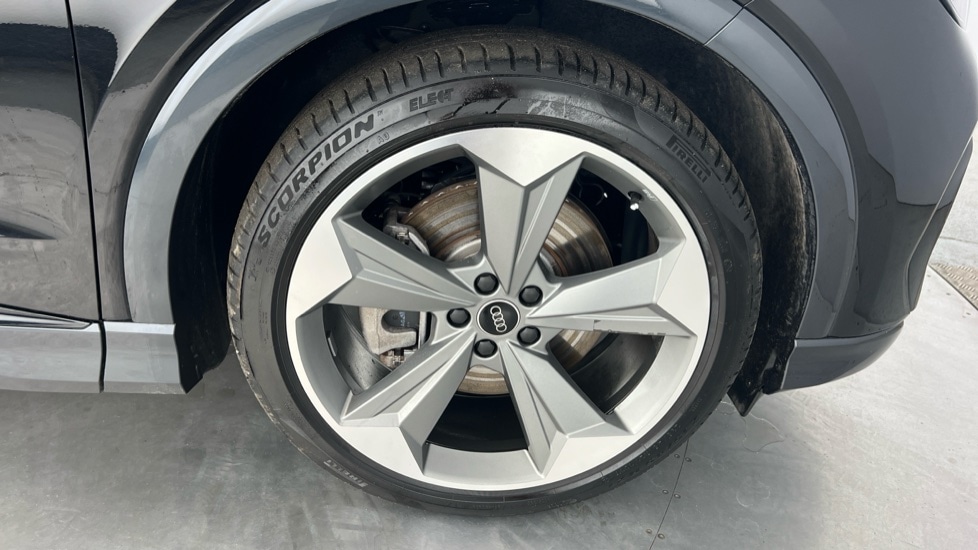 Used Audi Q4 e-tron 2024 for sale - 77050965: Photo 5