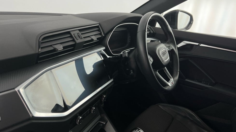 Used Audi Q3 2021 for sale - 76154909: Photo 2