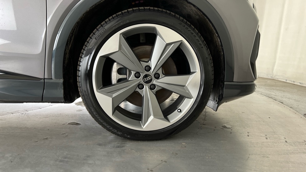 Used Audi Q4 e-tron 2025 for sale - 76874862: Photo 5