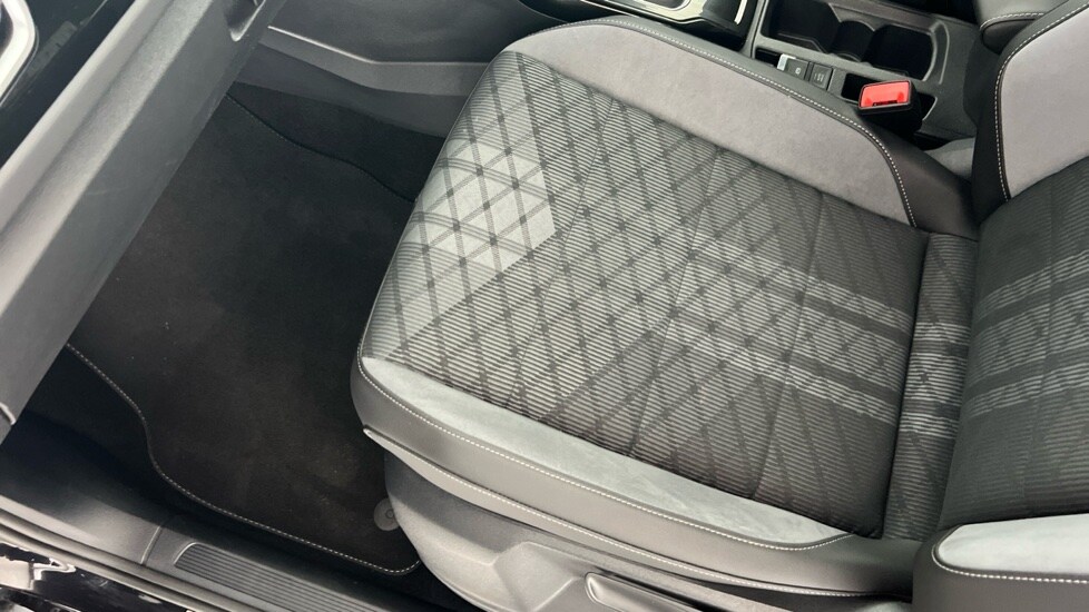 Used Volkswagen T-Roc 2023 for sale - 76025286: Photo 29