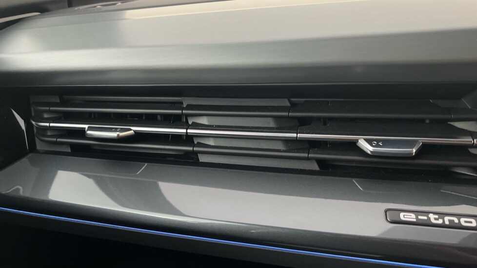 Used Audi Q4 e-tron 2024 for sale - 76172425: Photo 16