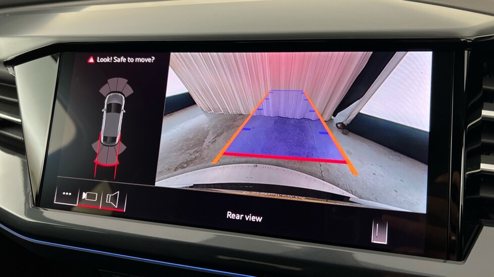 Used Audi Q4 e-tron 2025 for sale - 76609520: Photo 32