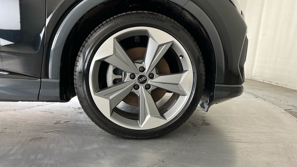 Used Audi Q4 e-tron 2025 for sale - 76609520: Photo 5