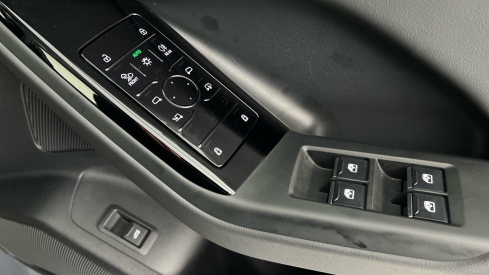 Used Audi Q6 e-tron 2025 for sale - 76874797: Photo 27