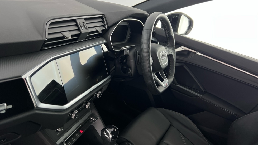 Used Audi Q3 2025 for sale - 76874635: Photo 2