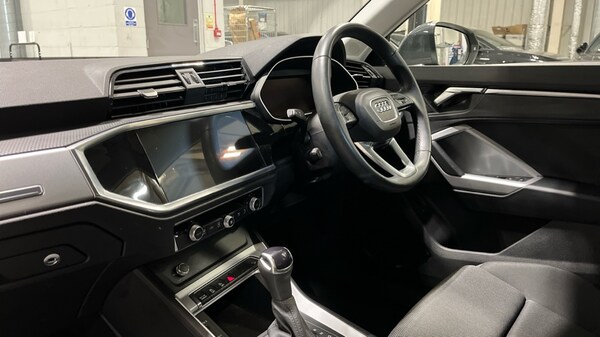 Used Audi Q3 2023 for sale - 75682808: Photo 2