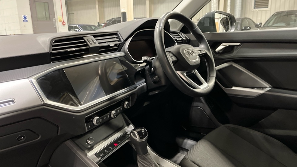 Used Audi Q3 2023 for sale - 76033788: Photo 2