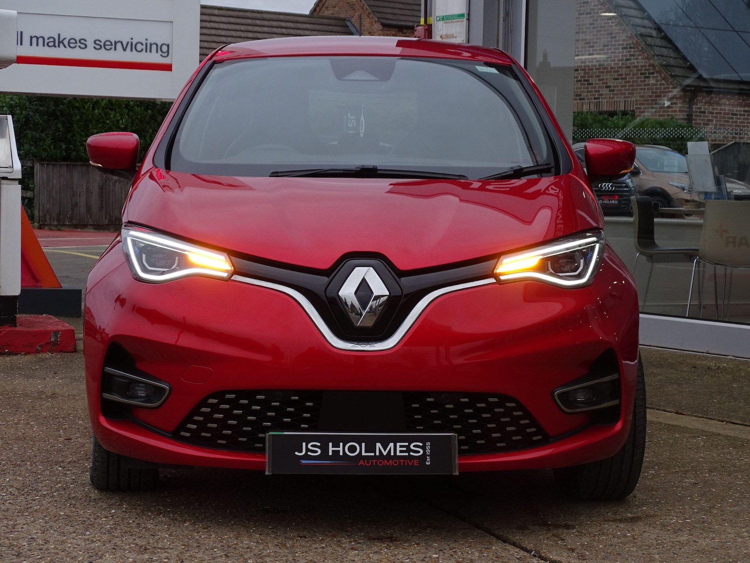 Used Renault Zoe 2021 for sale - 77378181: Photo 2