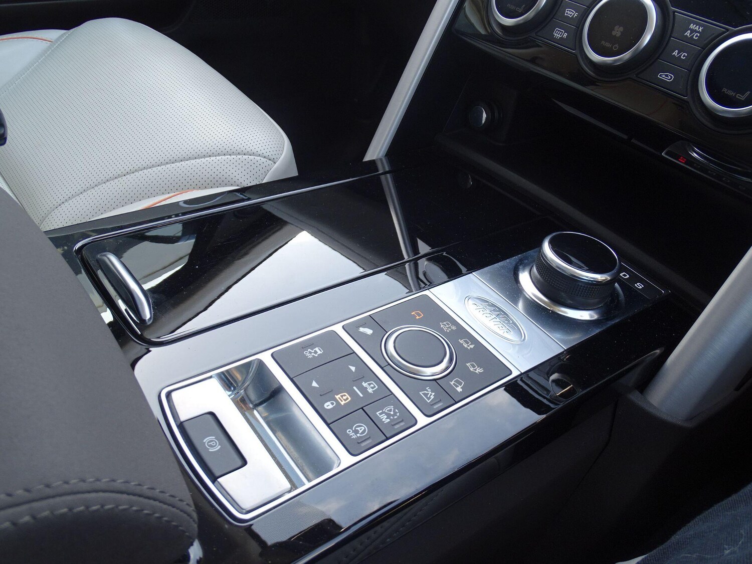 Used Land Rover Discovery 2017 for sale - 77925508: Photo 56