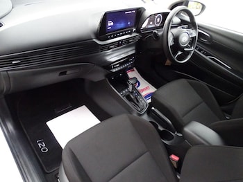 Used Hyundai i20 2023 for sale - 77045491: Photo