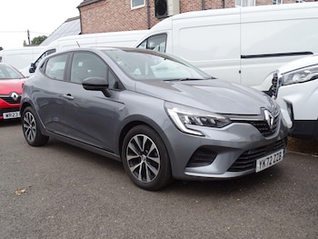 Used Renault Clio 2023 for sale - 78728396: Photo