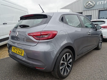 Used Renault Clio 2023 for sale - 78728396: Photo