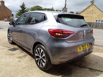 Used Renault Clio 2023 for sale - 79464563: Photo