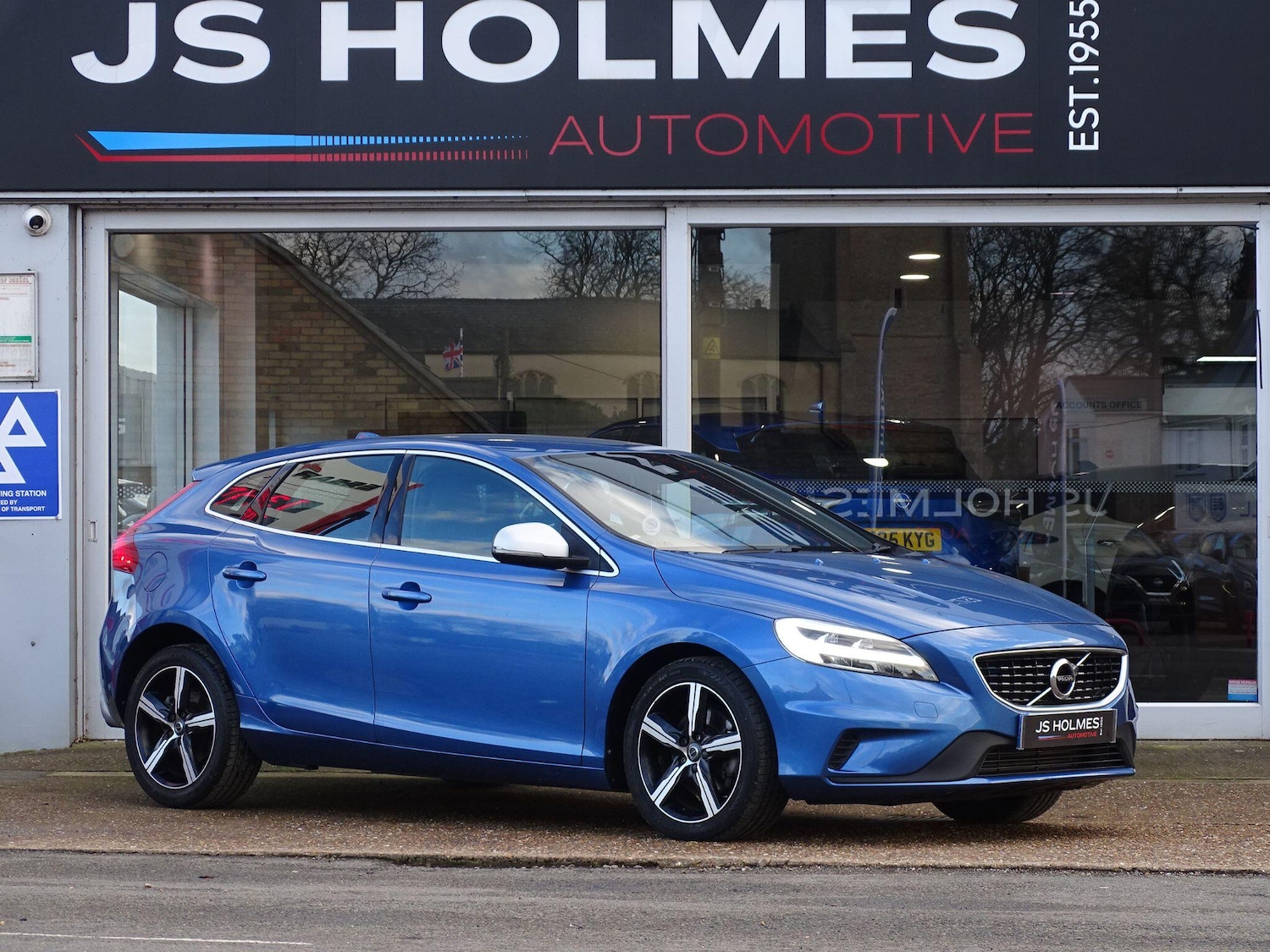 Used Volvo V40 2018 for sale - 77378207: Photo 1