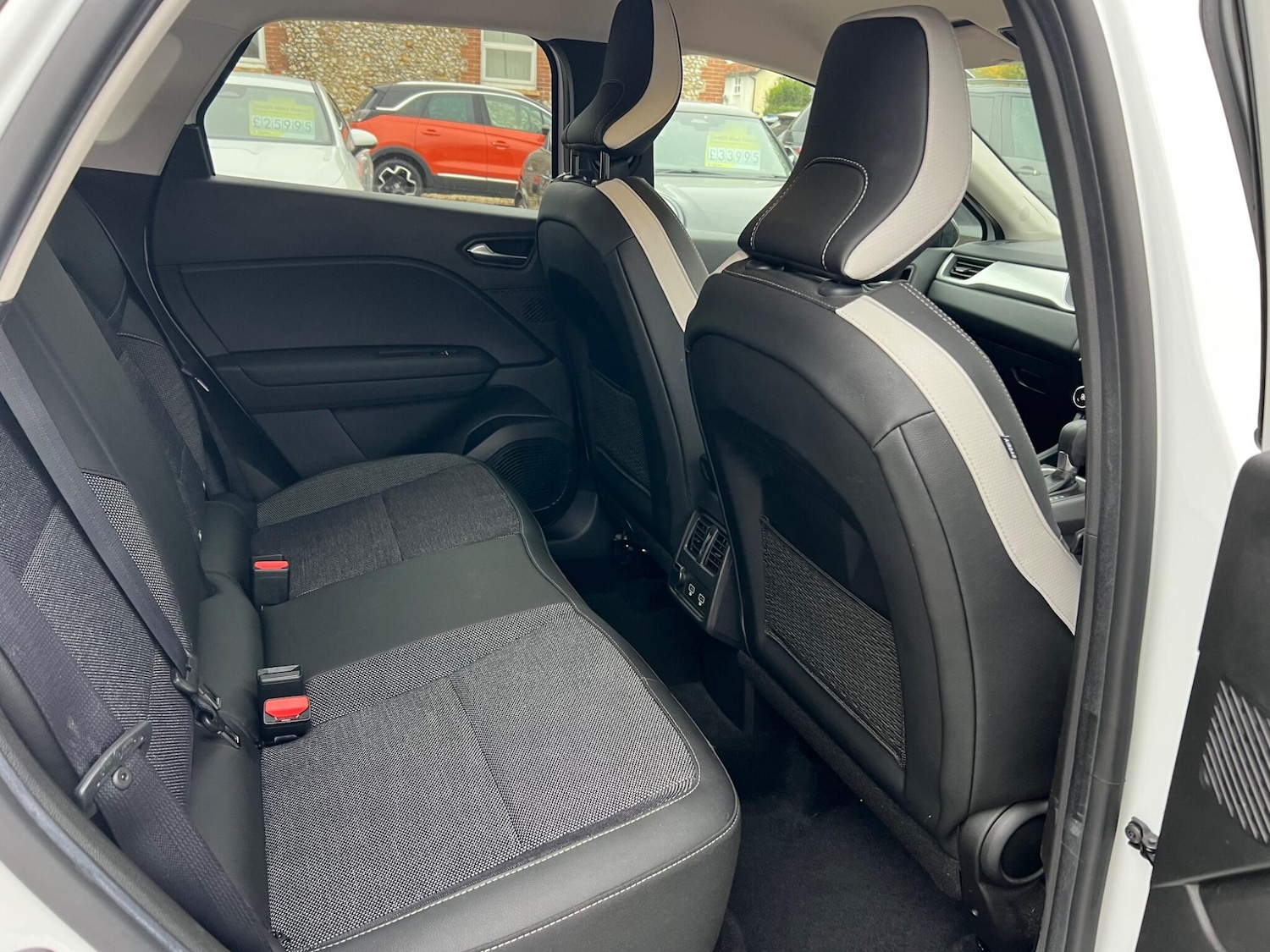 Used Renault Captur 2023 for sale - 76990240: Photo 5