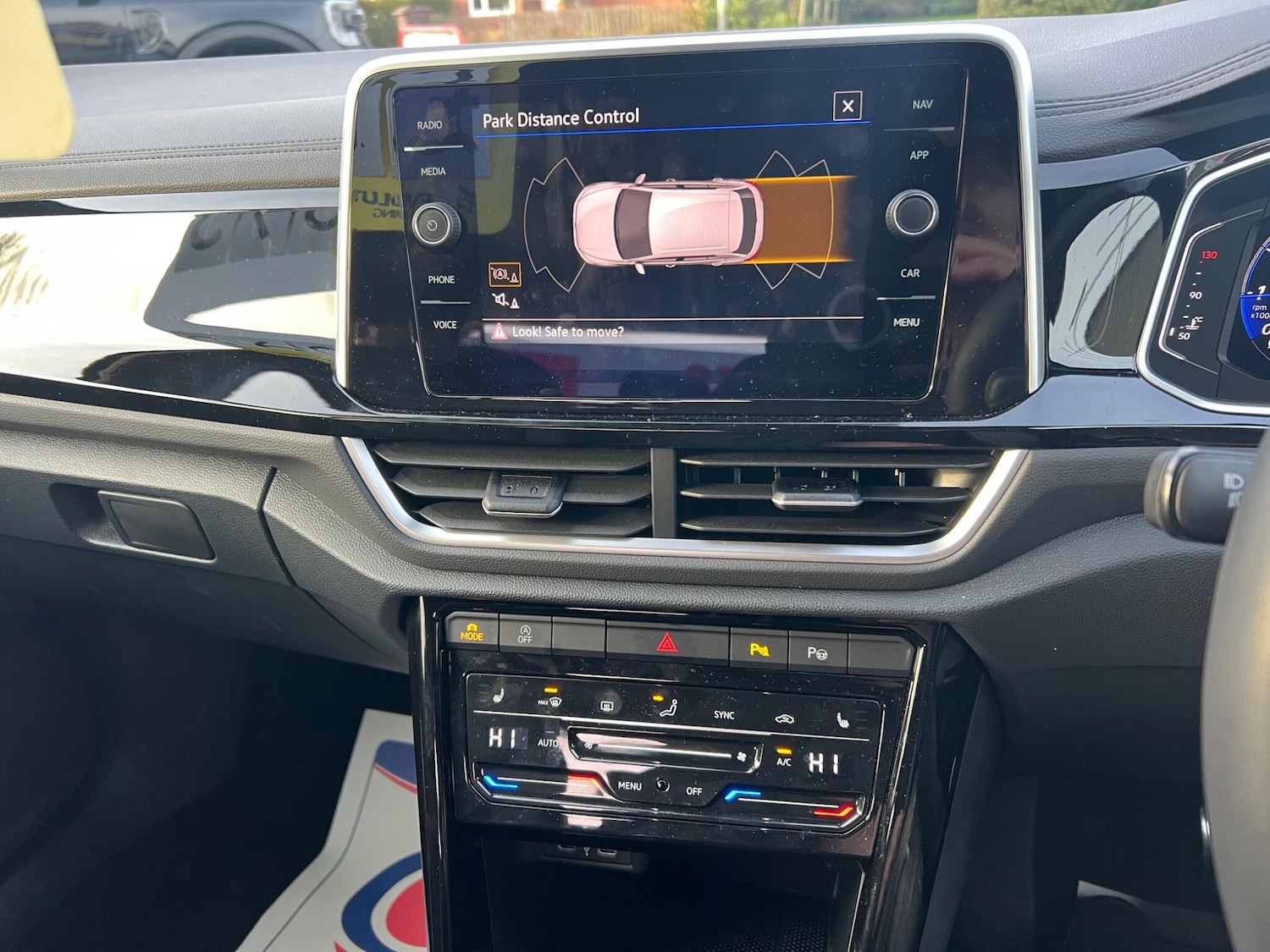 Used Volkswagen T-Roc 2024 for sale - 76472162: Photo 35