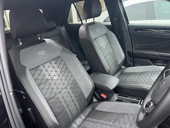 Used Volkswagen T-Roc 2024 for sale - 76472162: Photo