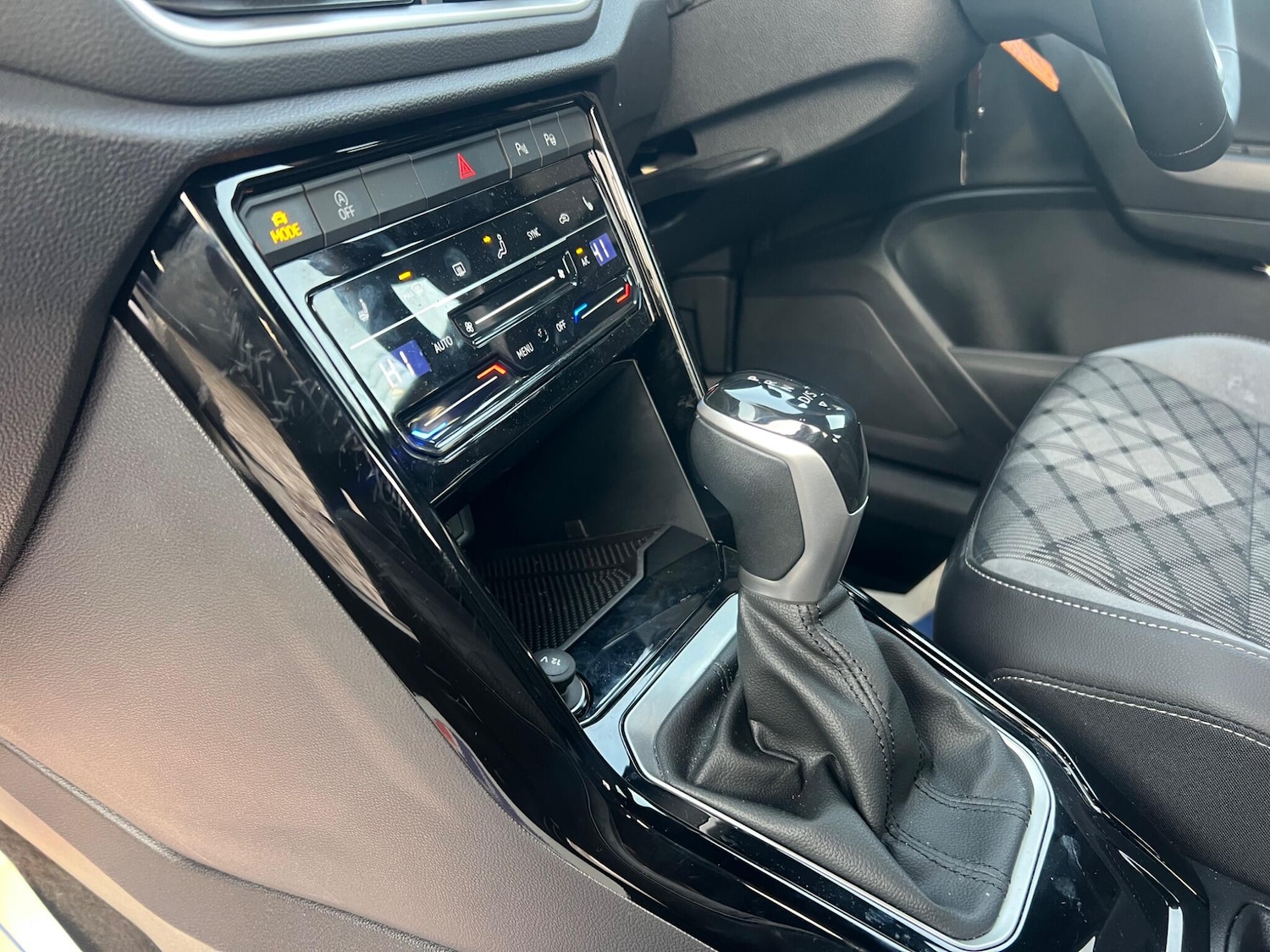 Used Volkswagen T-Roc 2024 for sale - 76472162: Photo 59