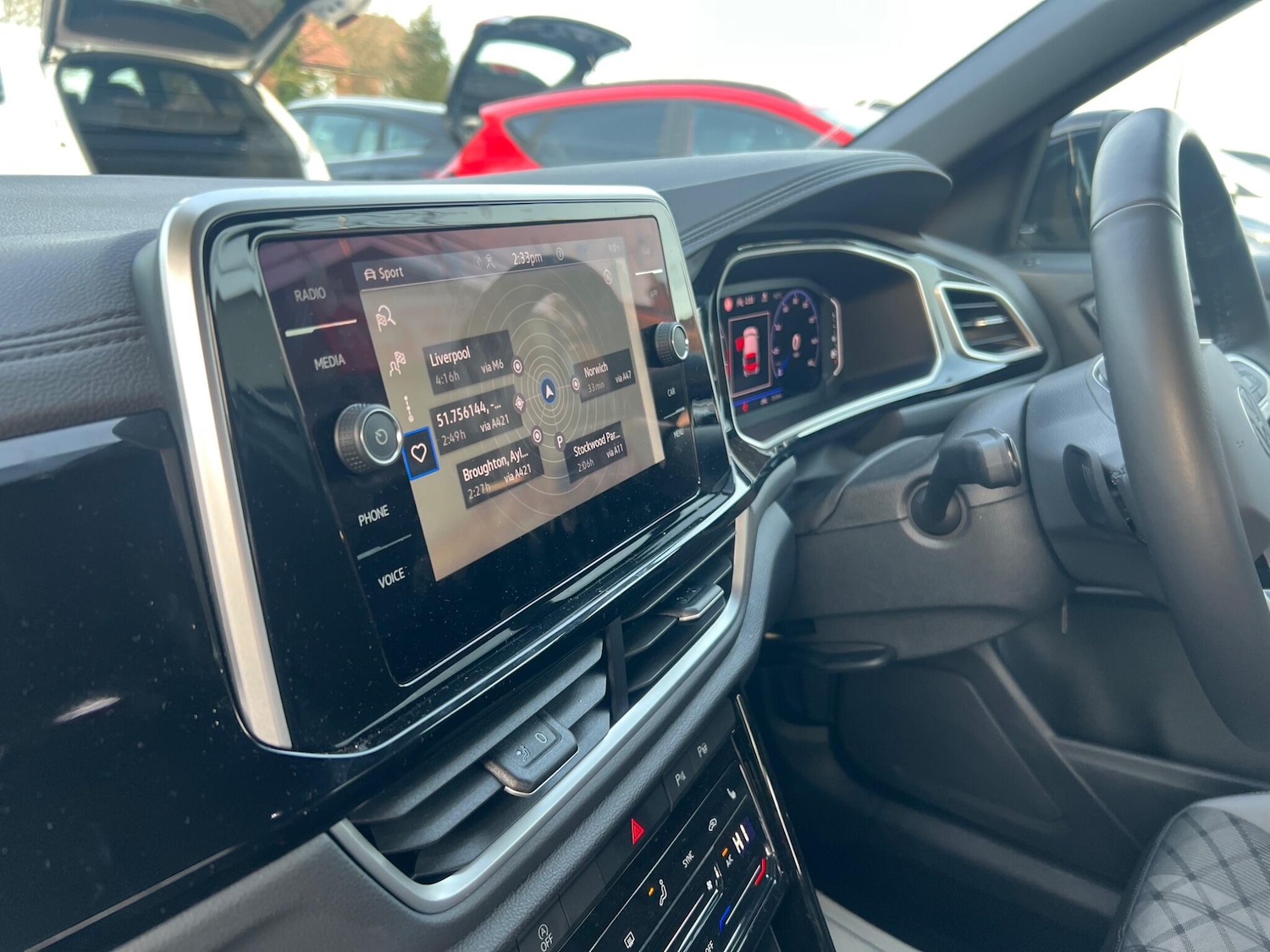 Used Volkswagen T-Roc 2024 for sale - 76472162: Photo 60