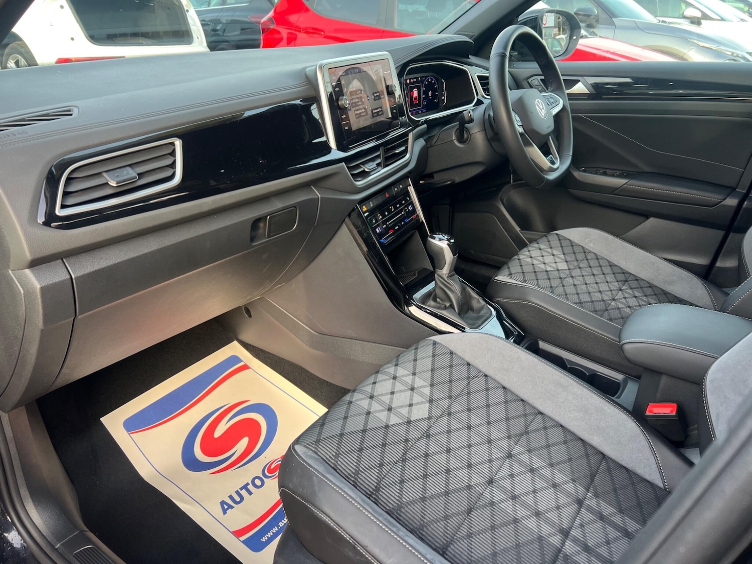 Used Volkswagen T-Roc 2024 for sale - 76472162: Photo 62