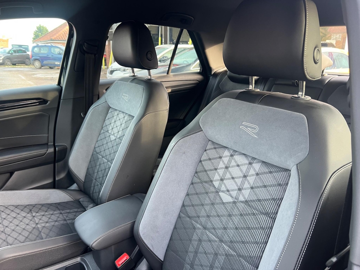 Used Volkswagen T-Roc 2024 for sale - 76472162: Photo 64