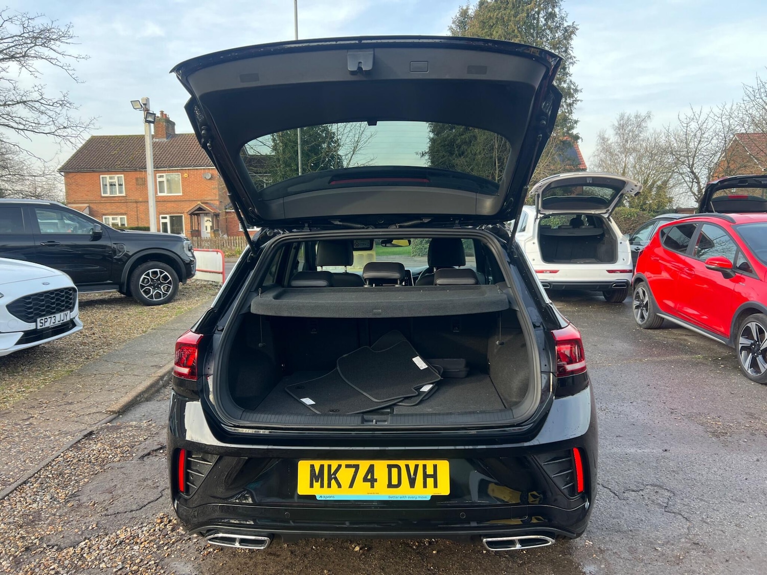 Used Volkswagen T-Roc 2024 for sale - 76472162: Photo 76