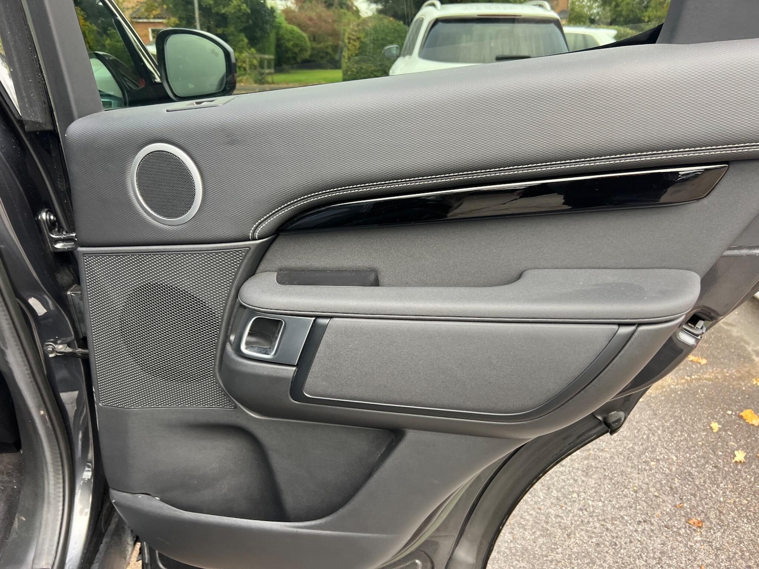 Used Land Rover Discovery 2023 for sale - 76138578: Photo 28