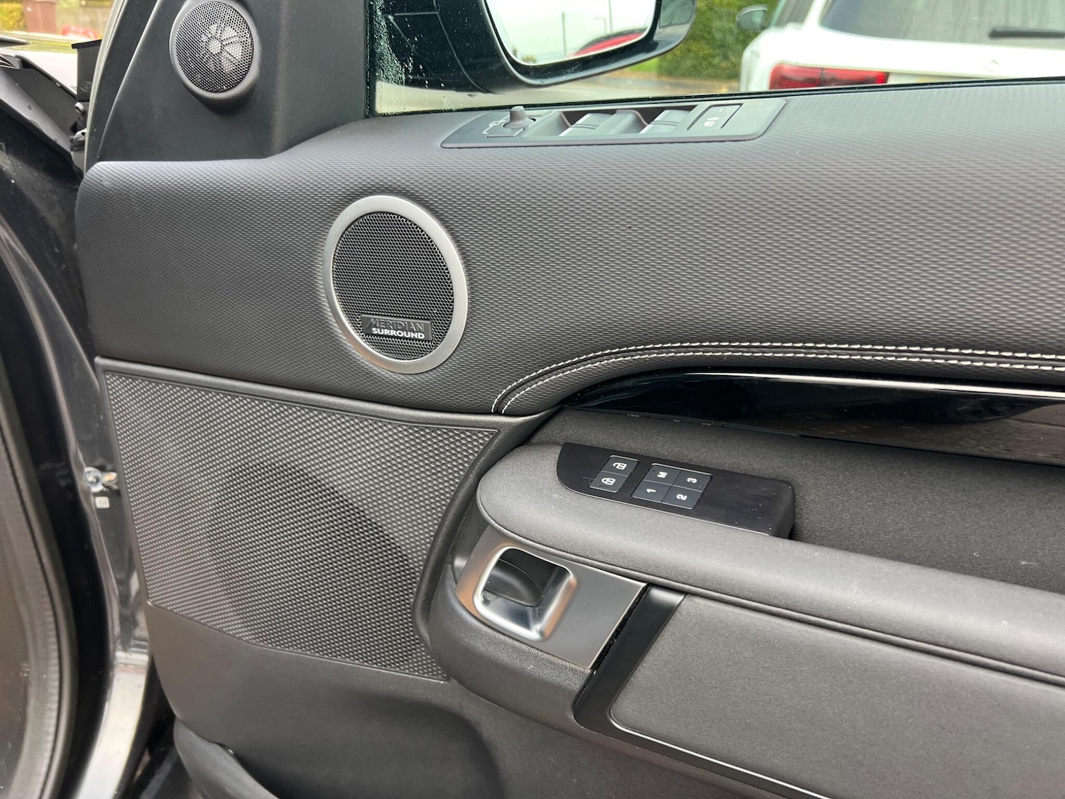 Used Land Rover Discovery 2023 for sale - 76138578: Photo 32