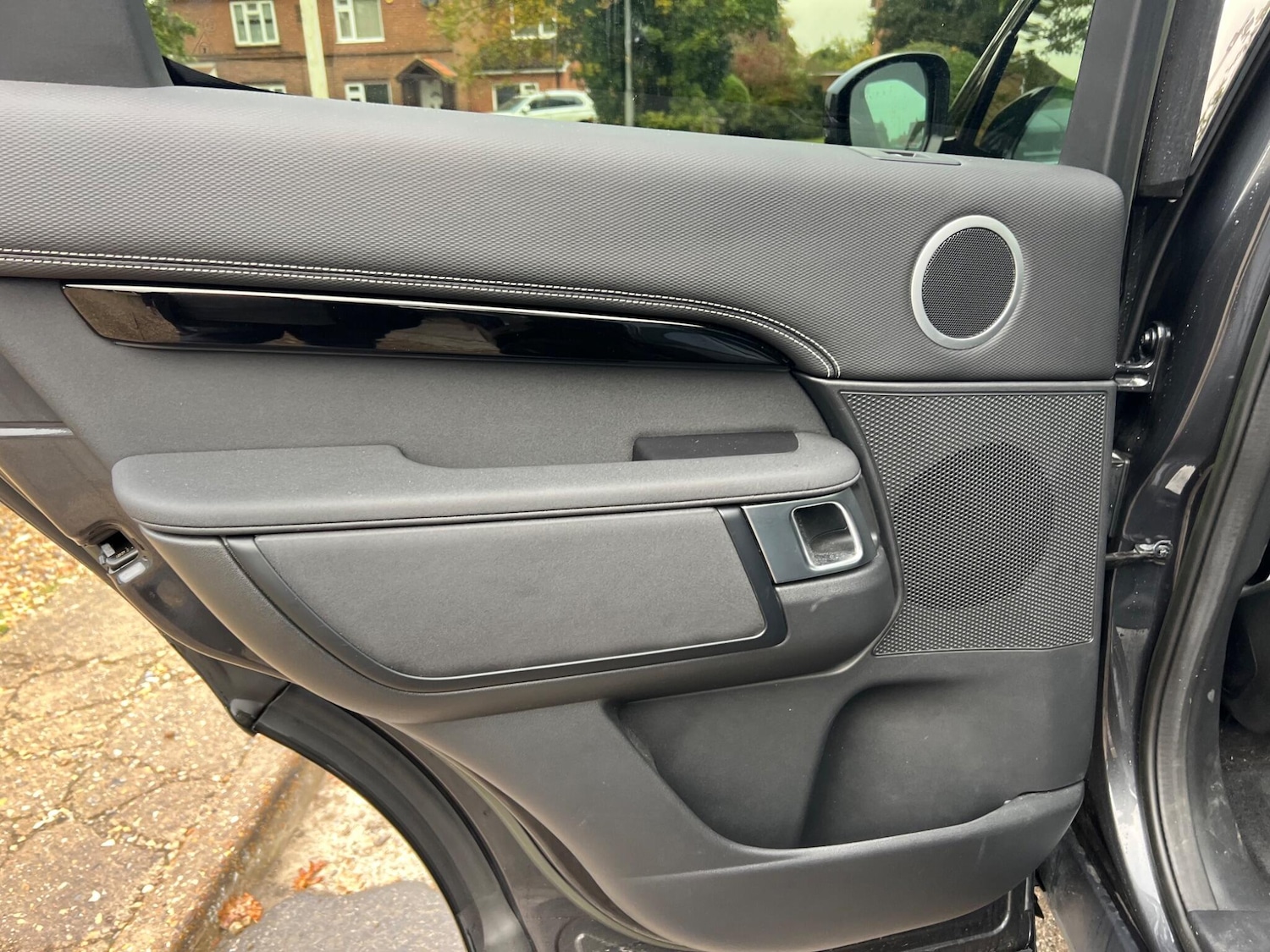 Used Land Rover Discovery 2023 for sale - 76138578: Photo 65