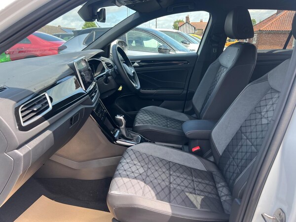 Used Volkswagen T-Roc 2024 for sale - 74810918: Photo 34