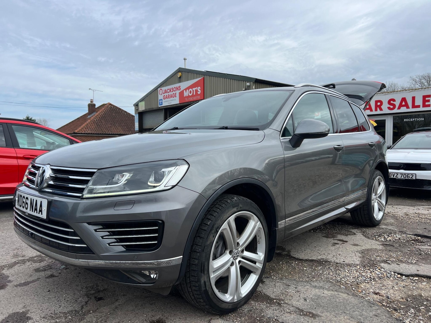 Used Volkswagen Touareg 2016 for sale - 77633751: Photo 1