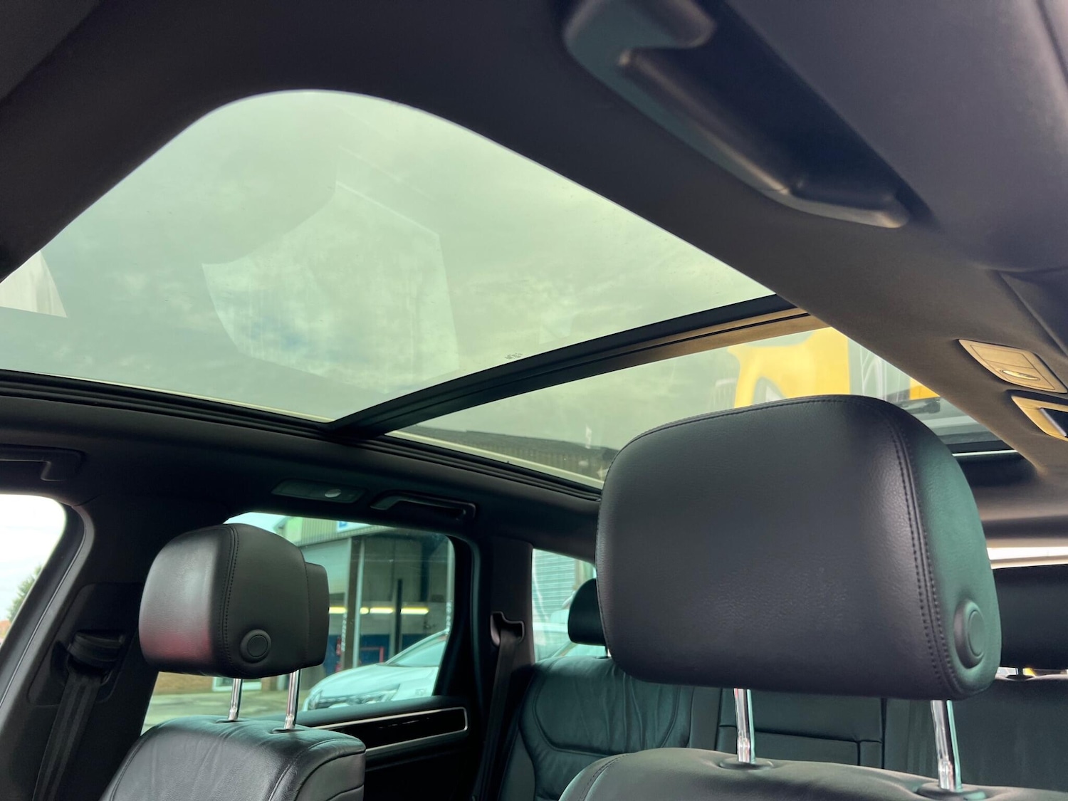 Used Volkswagen Touareg 2016 for sale - 77633751: Photo 60