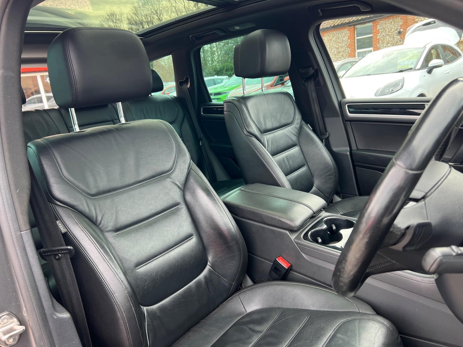 Used Volkswagen Touareg 2016 for sale - 77633751: Photo 8