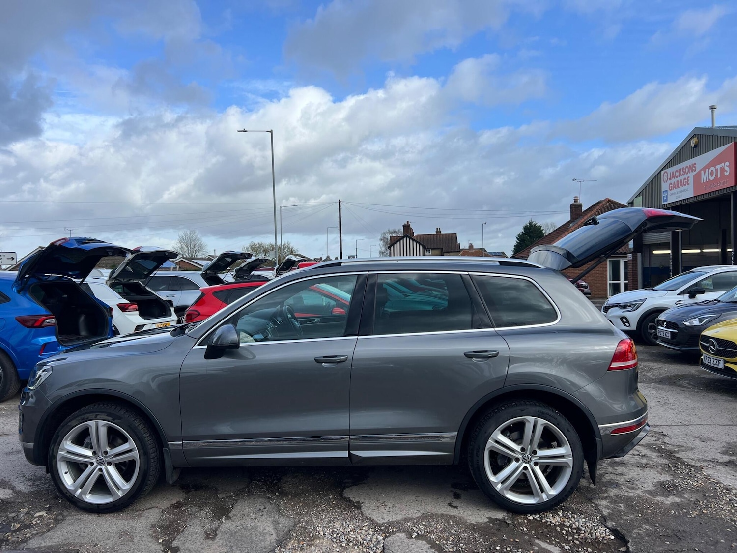 Used Volkswagen Touareg 2016 for sale - 77633751: Photo 89