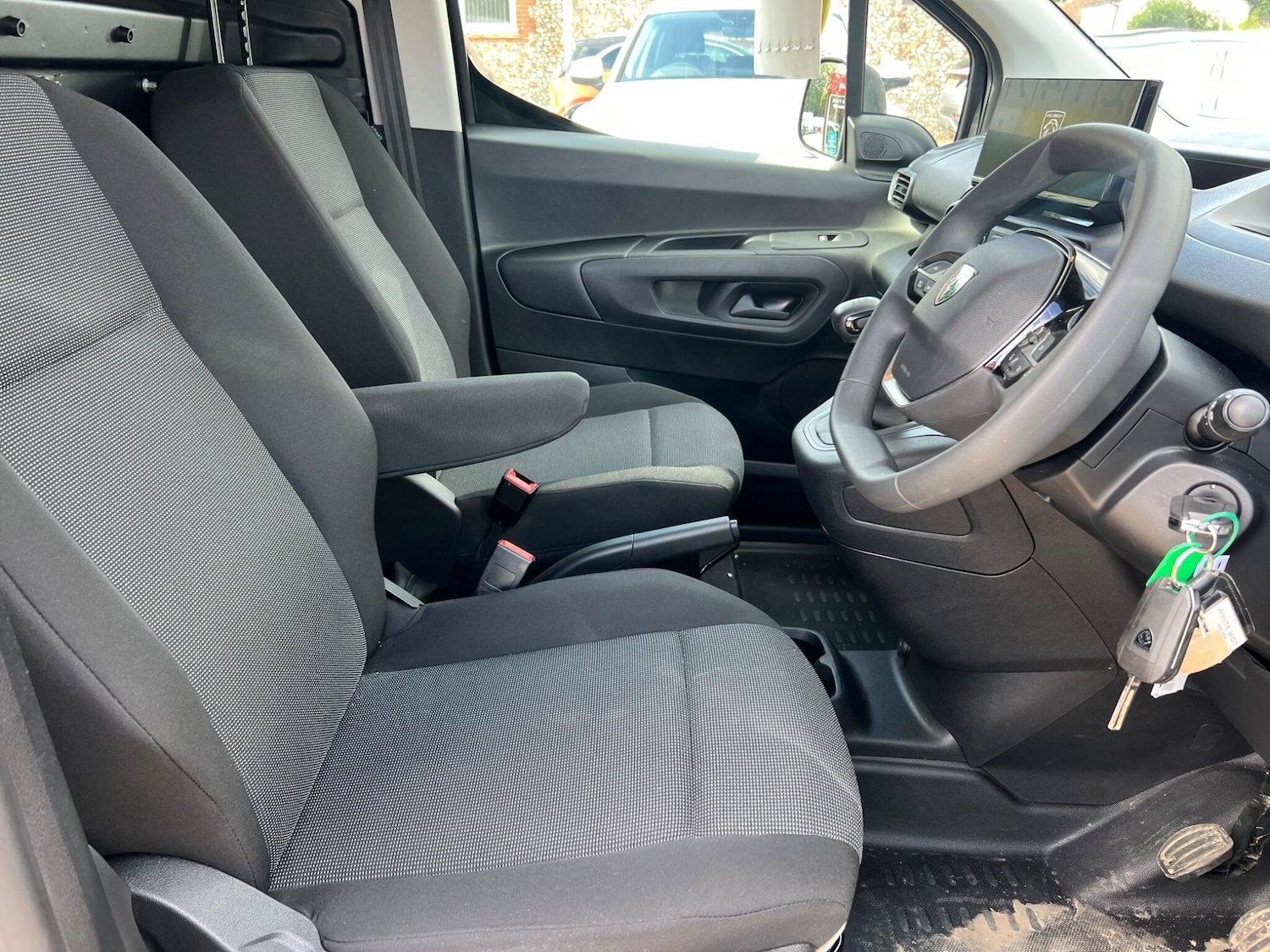 Used Peugeot Partner 2024 for sale - 75646604: Photo 31