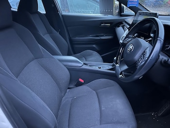 Used Toyota C-HR 2017 for sale - 77411977: Photo